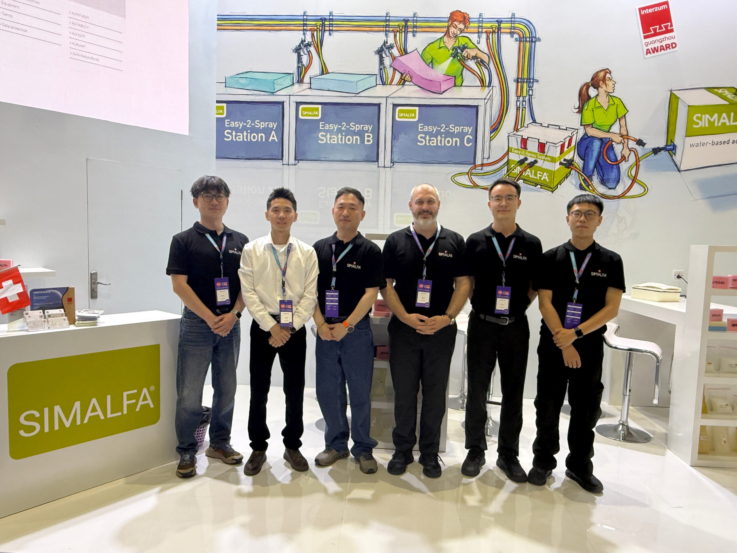 佳绩再续 6 SIMALFA® 团队在展位现场