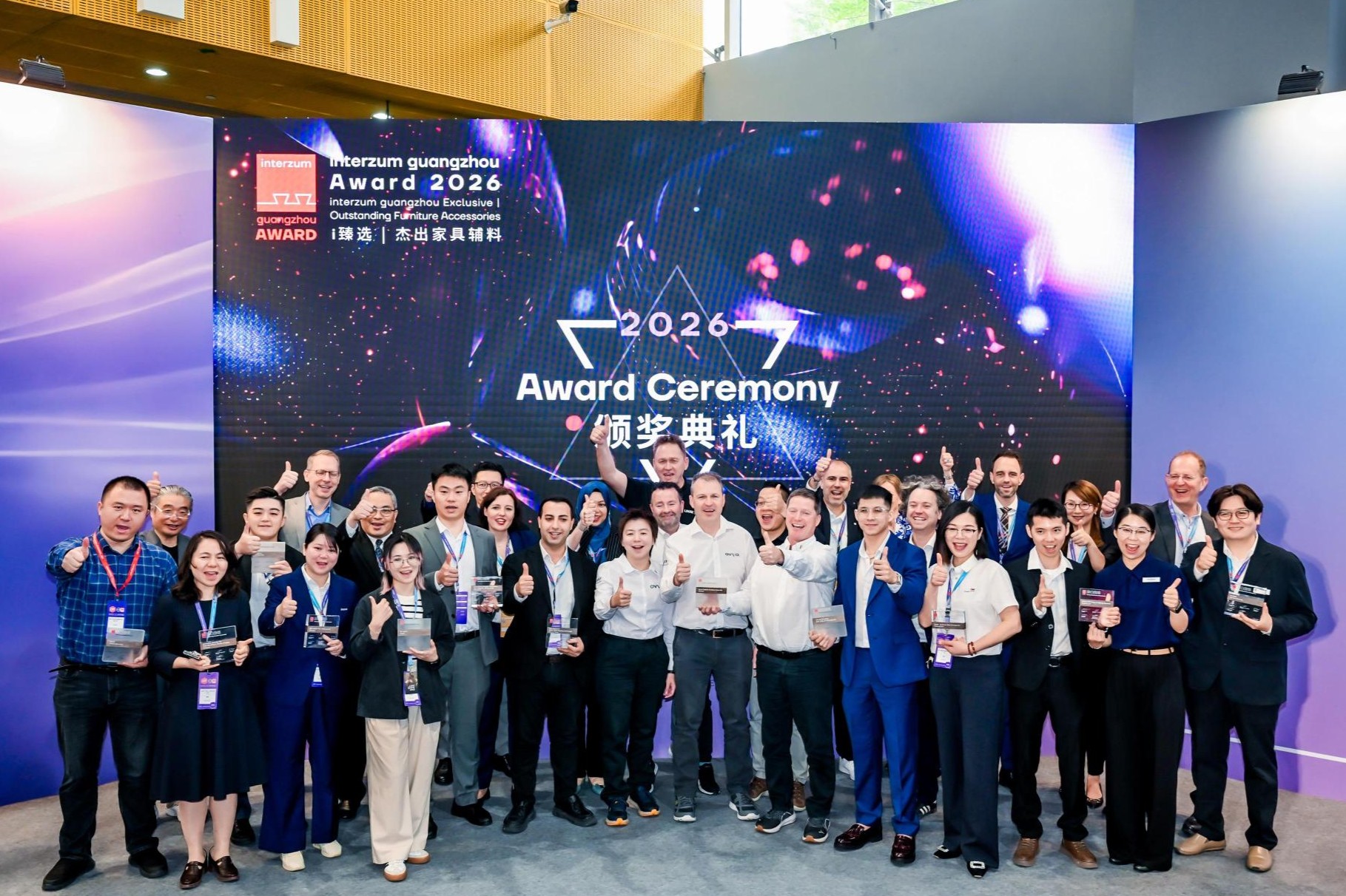 佳绩再续 3 interzum guangzhou 2026 所有获奖者与 SIMALFA® 团队合影